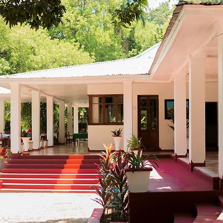 Le Grand Hotel Beck Кап-Аитьен Экстерьер фото